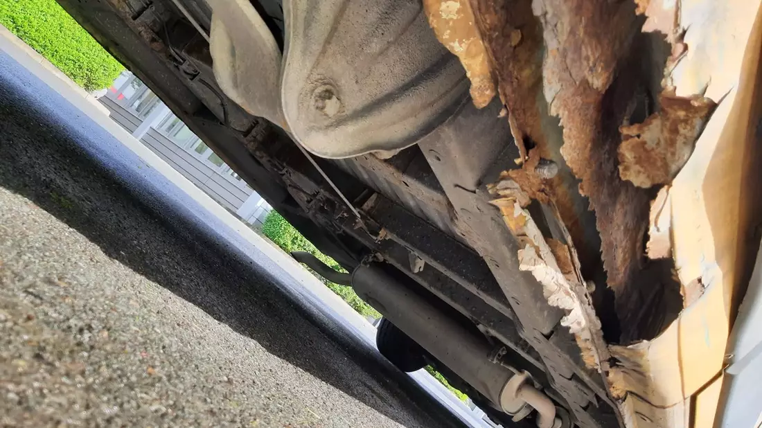 POL-UN: Kamen - Durchgerosteter und verkehrsunsicherer polnischer Kleintransporter aus dem Verkehr gezogen - Bild: presseportal.de