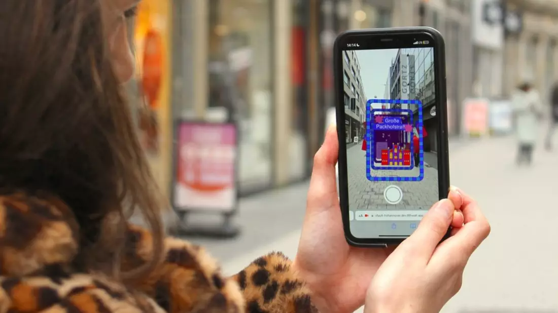 Augmented Straßenschilder geht in die zweite Runde: Hannover erweitert den öffentlichen digitalen Raum für alle! - Bild: presseportal.de