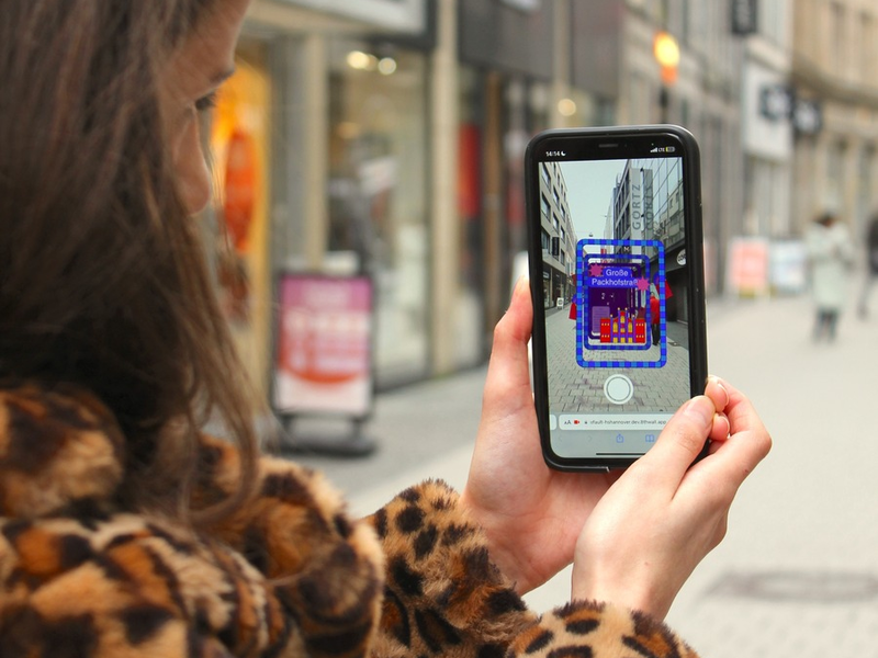 Augmented Straßenschilder geht in die zweite Runde: Hannover erweitert den öffentlichen digitalen Raum für alle! - Foto: presseportal.de