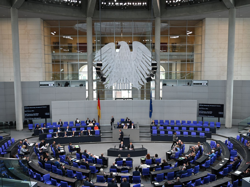 Der Bundestag hat beschlossen einen Nationalen Veteranentag einzuführen. - Foto: Jessica Lichetzki/dpa