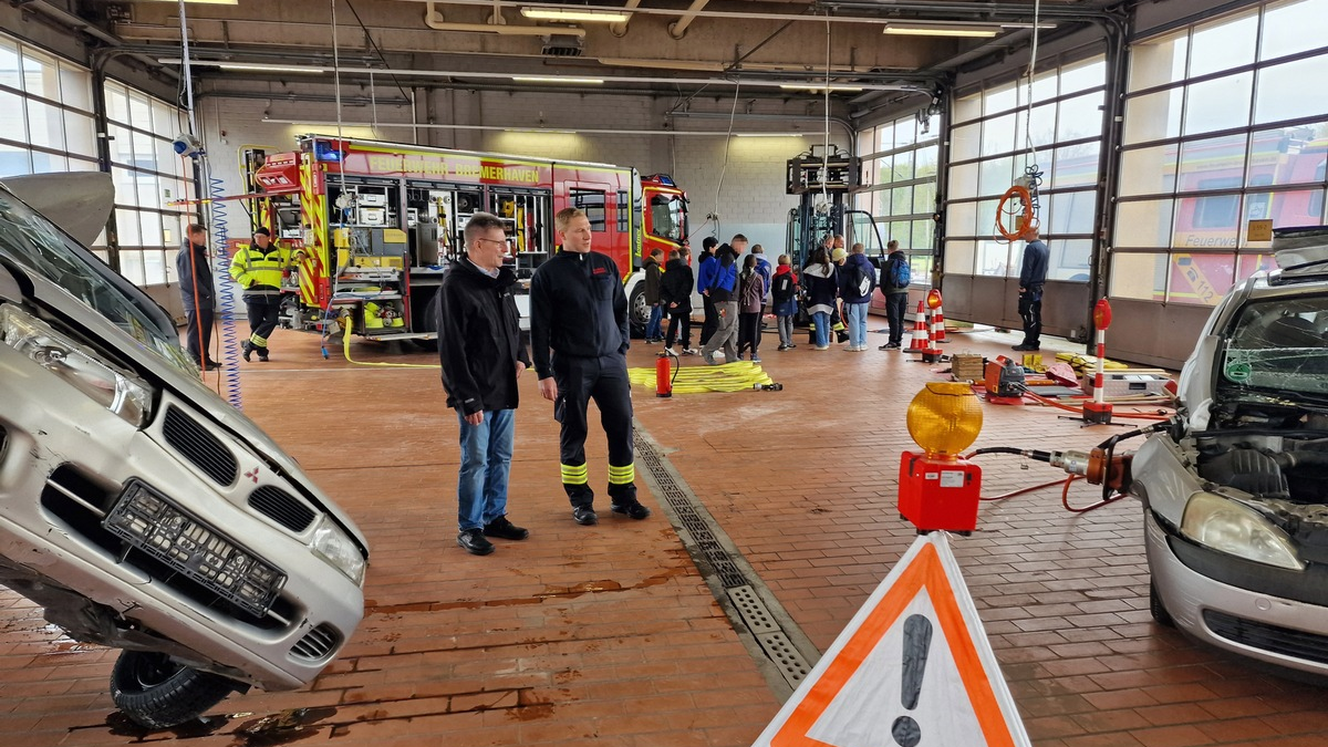 FW Bremerhaven: Zukunftstag 2024 bei der Feuerwehr Bremerhaven - Foto: presseportal.de