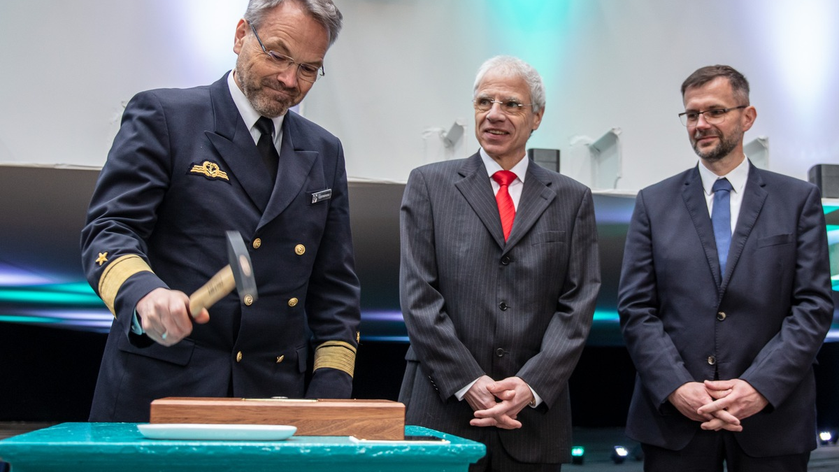 Kiellegung des zweiten Tankschiffs für die Deutsche Marine - Foto: presseportal.de
