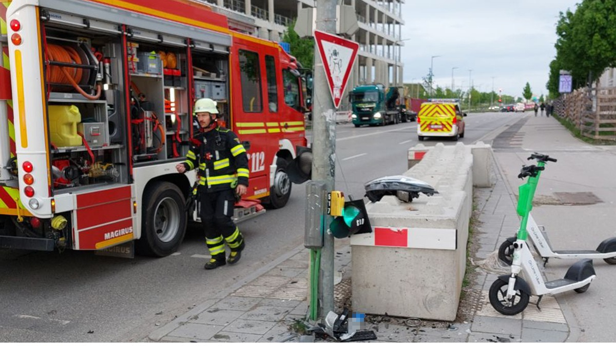 FW-M: Schwerverletzter durch Verkehrsunfall (Pasing) - Foto: presseportal.de