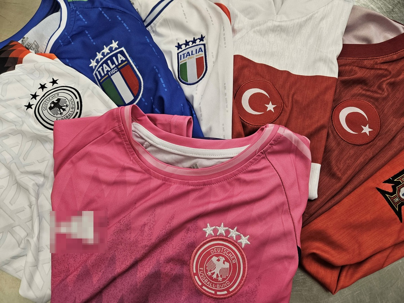 HZA-S: Gefälschte EM-Trikots gestoppt - Foto: presseportal.de