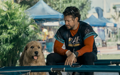 Michael (Mark Wahlberg) und Arthur - ein gutes Team. - Foto: Carlos Rodriguez/Lionsgate/dpa