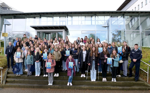 POL-OH: Girls'Day - 85 Mädels schnuppern in die Vielfalt der Polizei - Foto: presseportal.de