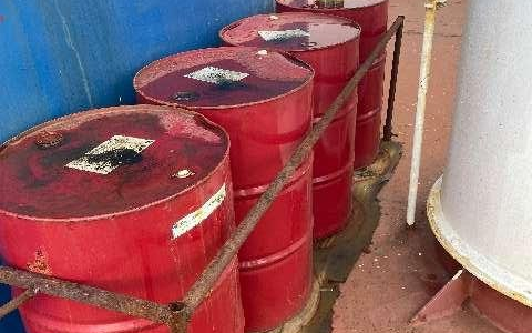 WSPI-OLD: Wasserschutzpolizei findet rostige Altölfässer auf einem Seeschiff in Nordenham - Foto: presseportal.de