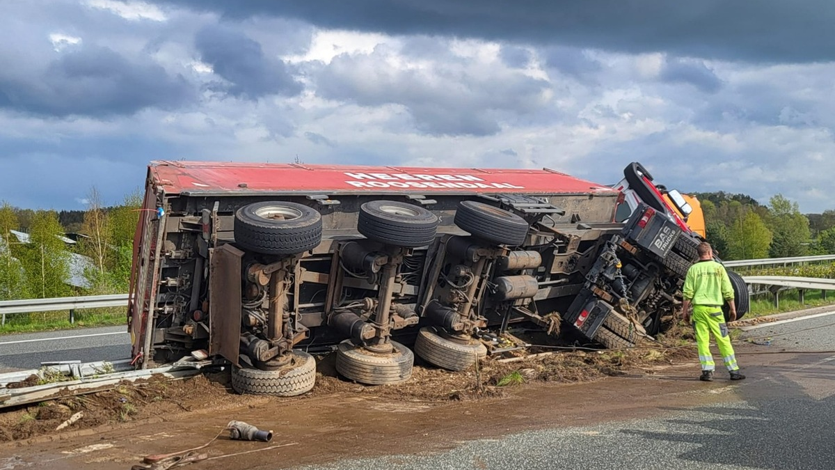 POL-HRO: Unfall auf der BAB 24 mit Vollsperrung - Abschlussmeldung - Foto: presseportal.de