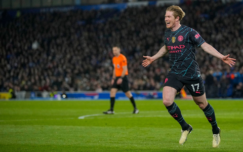 Brachte City in Brighton in Führung: Kevin De Bruyne. - Foto: Kin Cheung/AP/dpa