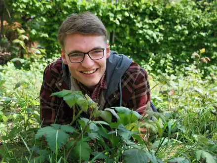 Robin König ist auch bekannt als Robinga Schnögelrögel. - Foto: Anja Sokolow/dpa-Zentralbild/dpa
