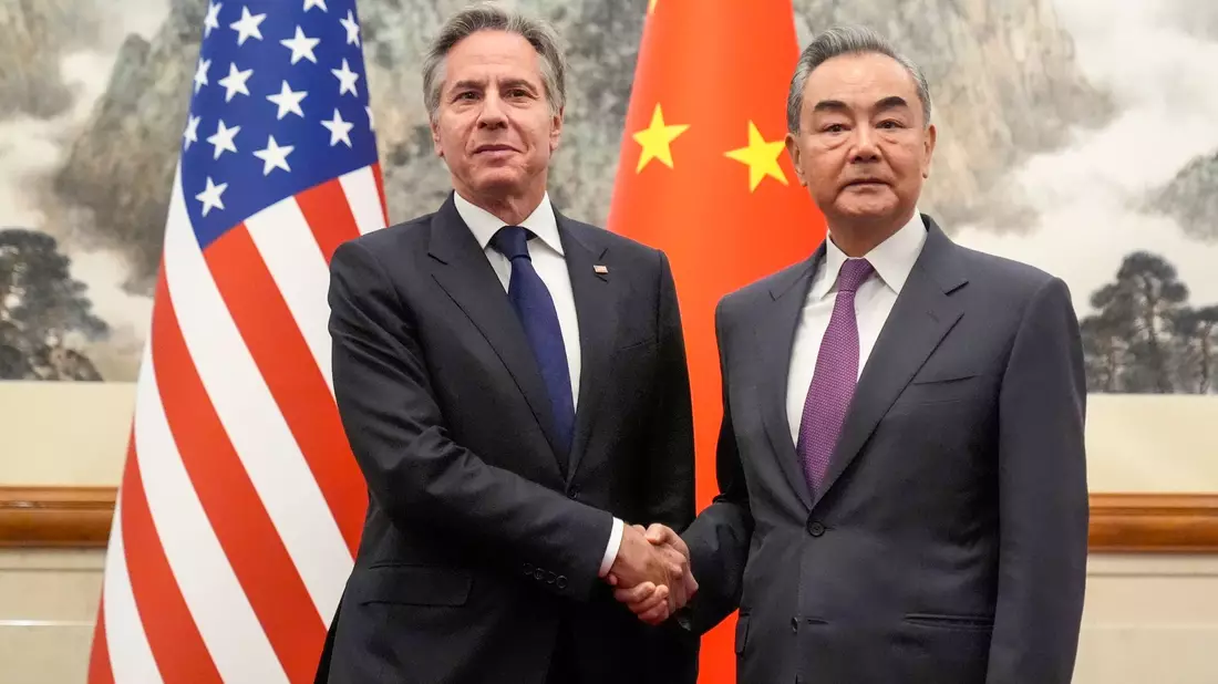 Das Verhältnis zwischen den USA und China ist angespannt. Das zeigte nun auch das Treffen von US-Außenminister Antony Blinken (l) und Chinas Außenminister Wang Yi. - Bild: Mark Schiefelbein/AP POOL/dpa