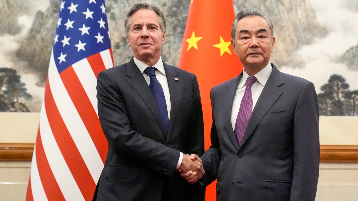 Das Verhältnis zwischen den USA und China ist angespannt. Das zeigte nun auch das Treffen von US-Außenminister Antony Blinken (l) und Chinas Außenminister Wang Yi. - Foto: Mark Schiefelbein/AP POOL/dpa