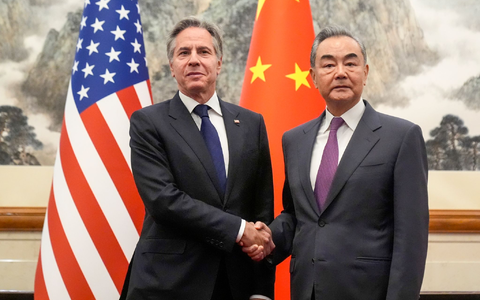 Das Verhältnis zwischen den USA und China ist angespannt. Das zeigte nun auch das Treffen von US-Außenminister Antony Blinken (l) und Chinas Außenminister Wang Yi. - Foto: Mark Schiefelbein/AP POOL/dpa