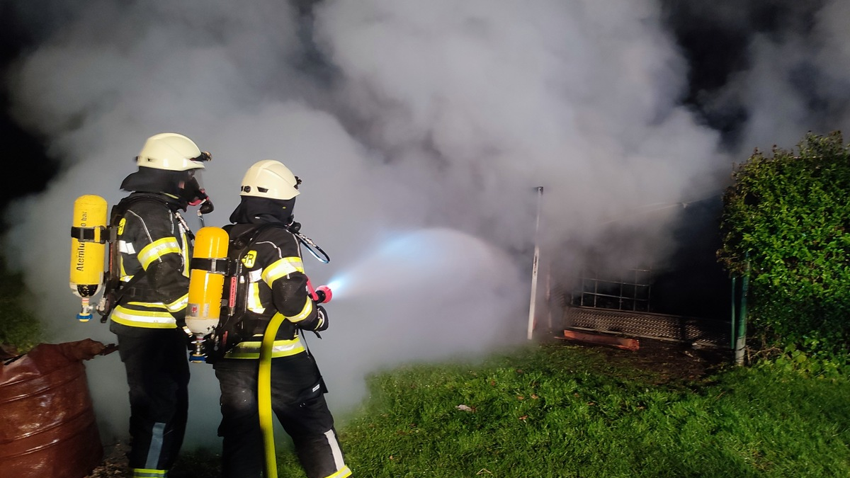 FW-KLE: Brand eines Kleingebäudes - Foto: presseportal.de