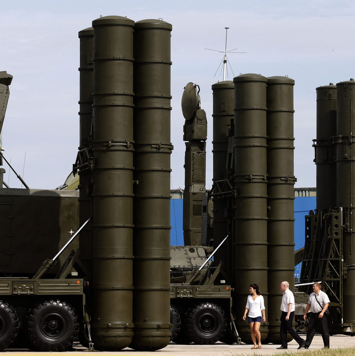 Das System S-300 dient eigentlich der Flugabwehr. Im Ukrainekrieg werden die Raketen aber oft auch zum Beschuss feindlicher Bodenziele eingesetzt. - Foto: Maxim Shipenkov/epa/dpa