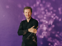 Ich freue mich darauf, unsere Zusammenarbeit mit Leben zu füllen! - Stanislav Kochanovsky startet in der Konzertsaison 2024/2025 als Chefdirigent der NDR Radiophilharmonie - Foto: NDR/Evelyn Dragan / Weiterer Text über ots und www.presseportal.de/nr/6561 / Die Verwendung dieses Bildes für redaktionelle Zwecke ist unter Beachtung aller mitgeteilten Nutzungsbedingungen zulässig und dann auch honorarfrei. Veröffentlichung ausschließli