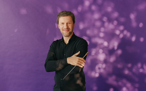 Ich freue mich darauf, unsere Zusammenarbeit mit Leben zu füllen! - Stanislav Kochanovsky startet in der Konzertsaison 2024/2025 als Chefdirigent der NDR Radiophilharmonie - Foto: NDR/Evelyn Dragan / Weiterer Text über ots und www.presseportal.de/nr/6561 / Die Verwendung dieses Bildes für redaktionelle Zwecke ist unter Beachtung aller mitgeteilten Nutzungsbedingungen zulässig und dann auch honorarfrei. Veröffentlichung ausschließli