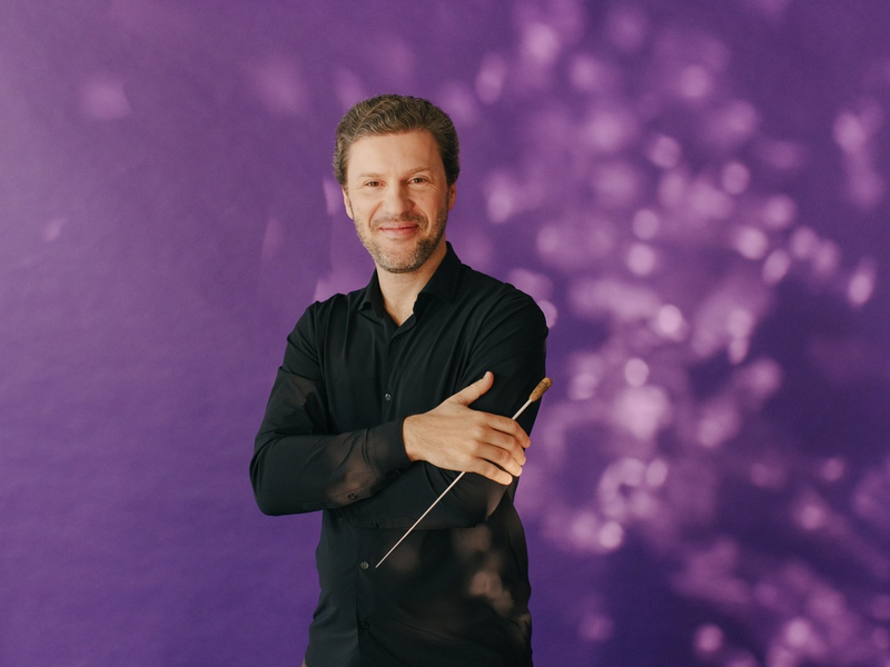 Ich freue mich darauf, unsere Zusammenarbeit mit Leben zu füllen! - Stanislav Kochanovsky startet in der Konzertsaison 2024/2025 als Chefdirigent der NDR Radiophilharmonie - Foto: NDR/Evelyn Dragan / Weiterer Text über ots und www.presseportal.de/nr/6561 / Die Verwendung dieses Bildes für redaktionelle Zwecke ist unter Beachtung aller mitgeteilten Nutzungsbedingungen zulässig und dann auch honorarfrei. Veröffentlichung ausschließli