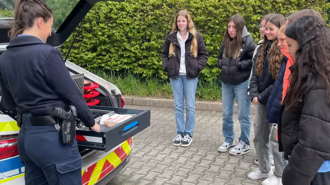 POL-PPTR: Abwechslungsreicher Girls' Day bei der Polizeiinspektion Baumholder - Bild: presseportal.de