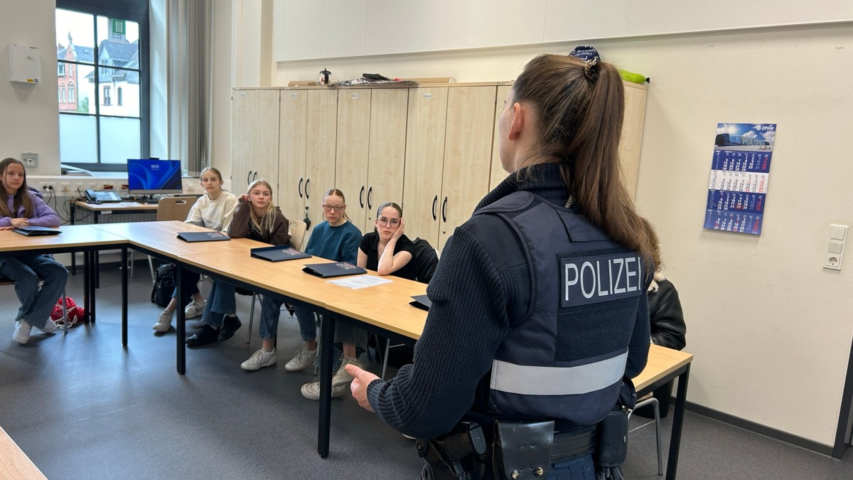 POL-PDTR: Girls Day bei der Polizei Idar-Oberstein - Foto: presseportal.de