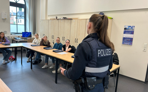 POL-PDTR: Girls Day bei der Polizei Idar-Oberstein - Foto: presseportal.de