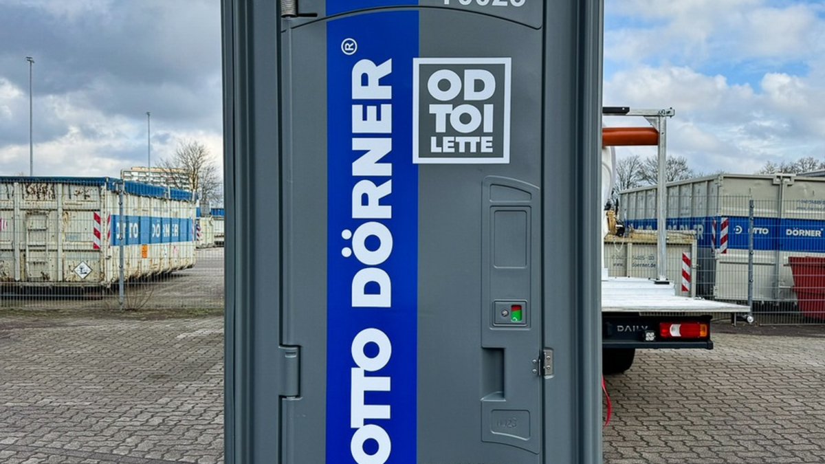 Toiletten für Toleranz: Rostock Fans nutzen OD TOILETTEN von OTTO DÖRNER und helfen durch jede unbeschädigte Toilette dem Nachwuchs von F.C. Hansa Rostock - Foto: presseportal.de