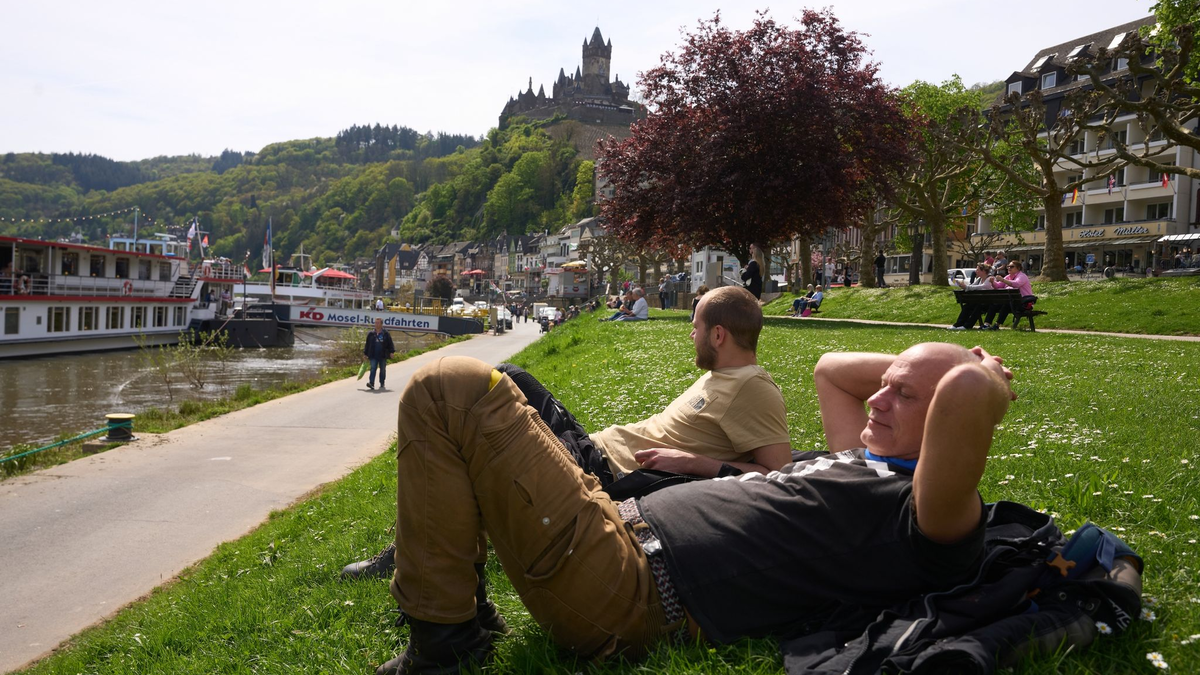 Das Wochenende bringt frühlingshafte Temperaturen. - Foto: Thomas Frey/dpa