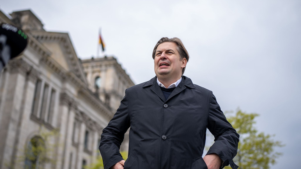 Ein ehemaliger Mitarbeiter von Maximilian Krah steht unter dem Verdacht der Spionage für China. - Foto: Michael Kappeler/dpa