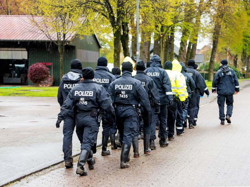Der sechs Jahre alte Arian aus Elm im Landkreis Rotenburg (Wümme) bleibt auch nach einer Woche Suche weiterhin vermisst. - Foto: Daniel Bockwoldt/dpa