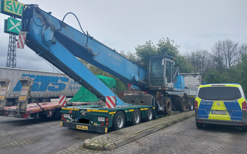 POL-NMS: 240426-1-pdnms Neumünster: Fuchs einfach zu groß? - Foto: presseportal.de