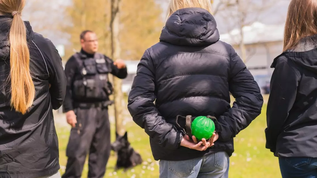 BPOL-HRO: GirlsDay-Zukunftstag bei der Bundespolizeiinspektion Rostock - Bild: presseportal.de