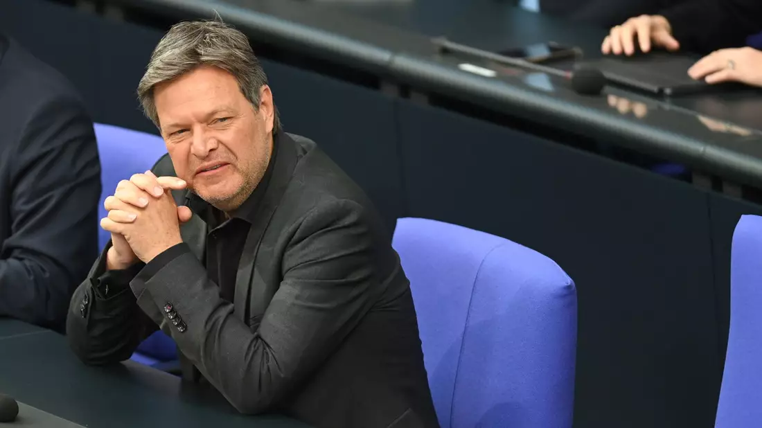 «Ich hätte es mir gewünscht, dass wir mit dem Paket auch eine Förderung für die Produktion von Solarpaneelen in Deutschland beschließen»: Robert Habeck. - Bild: Jessica Lichetzki/dpa