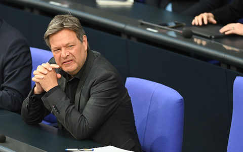 «Ich hätte es mir gewünscht, dass wir mit dem Paket auch eine Förderung für die Produktion von Solarpaneelen in Deutschland beschließen»: Robert Habeck. - Foto: Jessica Lichetzki/dpa «Ich hätte es mir gewünscht, dass wir mit dem Paket auch eine Förderung für die Produktion von Solarpaneelen in Deutschland beschließen»: Robert Habeck. - Foto: Jessica Lichetzki/dpa