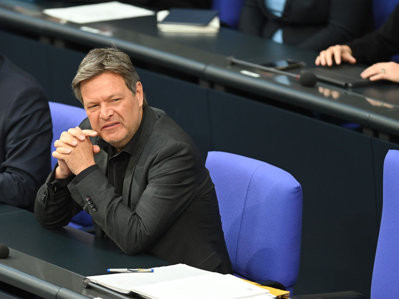 «Ich hätte es mir gewünscht, dass wir mit dem Paket auch eine Förderung für die Produktion von Solarpaneelen in Deutschland beschließen»: Robert Habeck. - Foto: Jessica Lichetzki/dpa