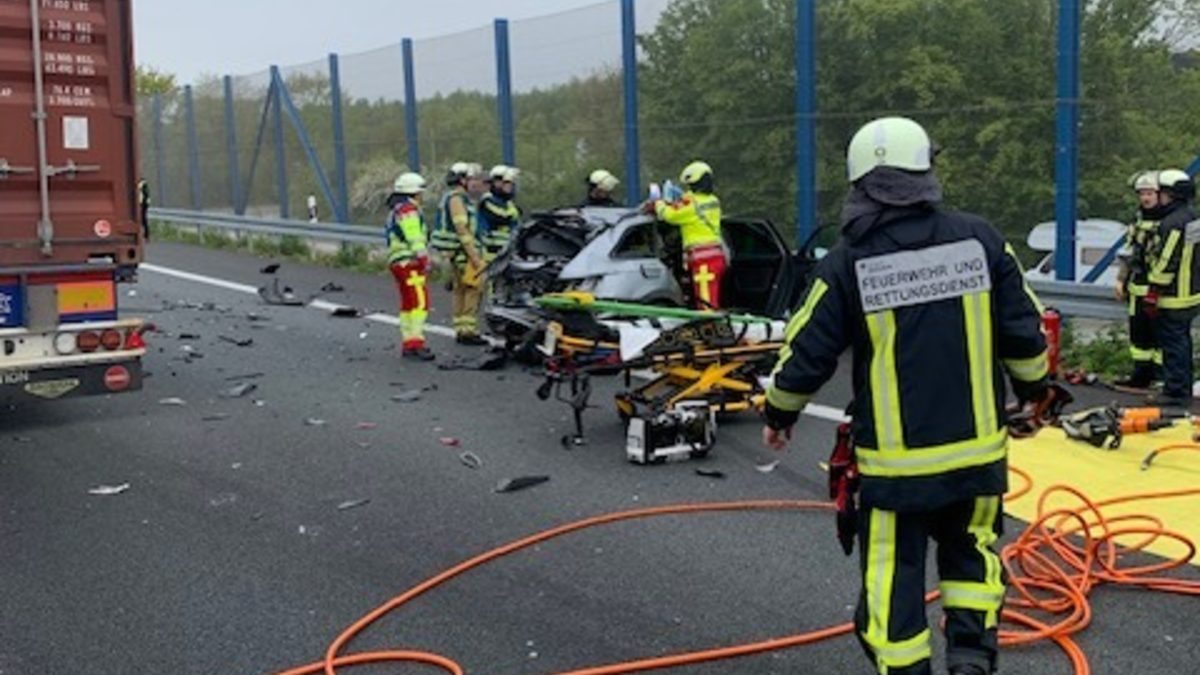 FW-BO: Schwerer Verkehrsunfall am Stauende auf der BAB 448 - Foto: presseportal.de
