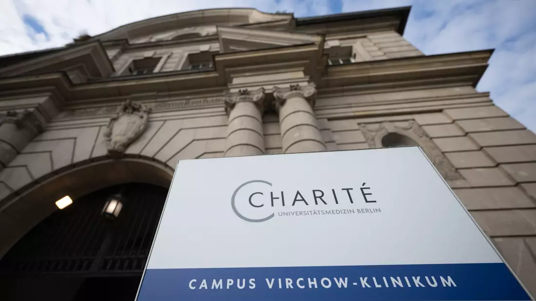 Ein Herzmediziner der Berliner Charité ist zu einer Haftstrafe verurteilt worden. - Bild: Sebastian Gollnow/dpa