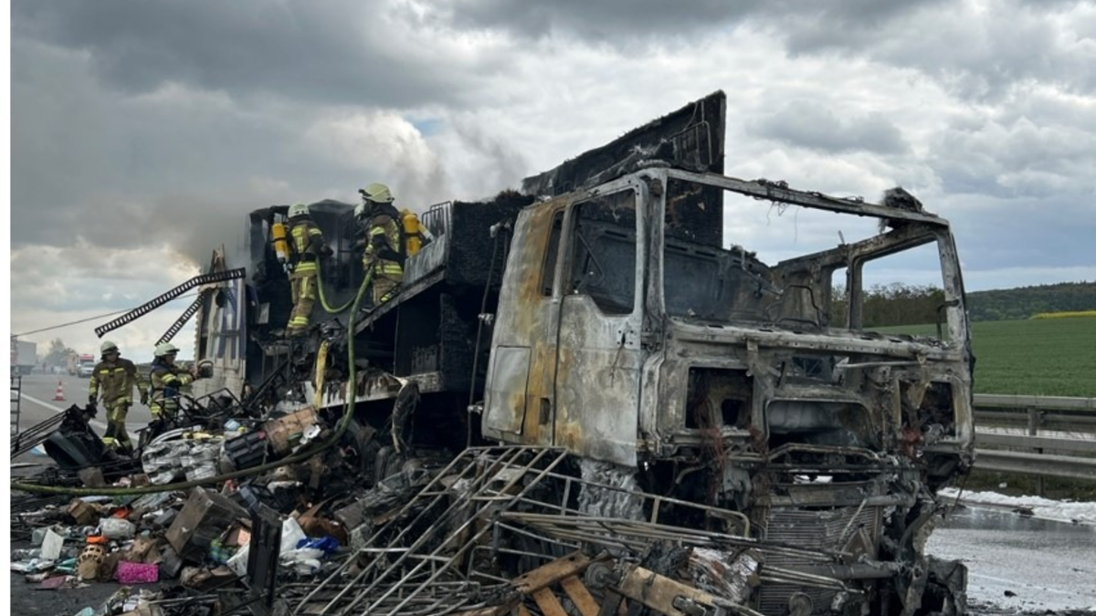 POL-PDNW: Polizeiautobahnstation Ruchheim - LKW brennt auf A6 aus - Foto: presseportal.de