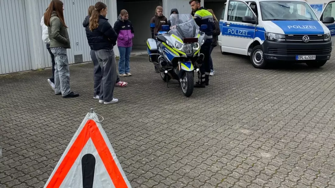 POL-PDNW: Girls Day bei der Polizei Haßloch ein voller Erfolg - Bild: presseportal.de