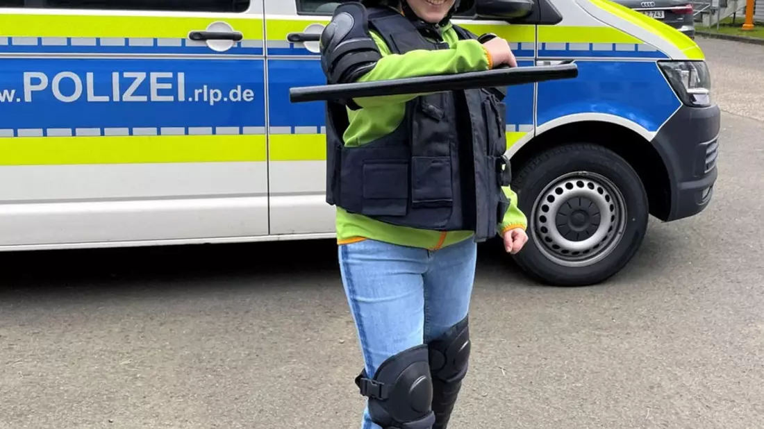 POL-PPWP: Girls' Day bringt Frauenpower in die Polizeidienststellen - Bild: presseportal.de