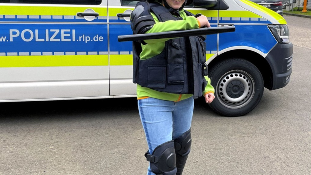 POL-PPWP: Girls' Day bringt Frauenpower in die Polizeidienststellen - Foto: presseportal.de