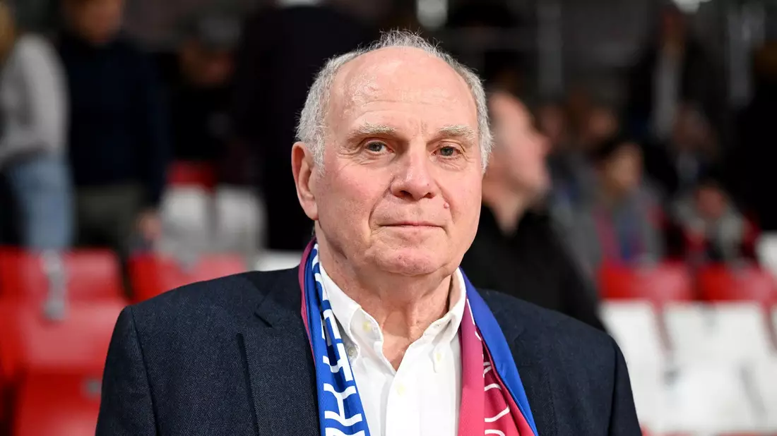 Bayern-Ehrenpräsident Uli Hoeneß sieht keinen Grund für eine Aussprache mit Sportvorstand Max Eberl. - Bild: Ulrich Gamel/Bildagentur kolbert-press/dpa