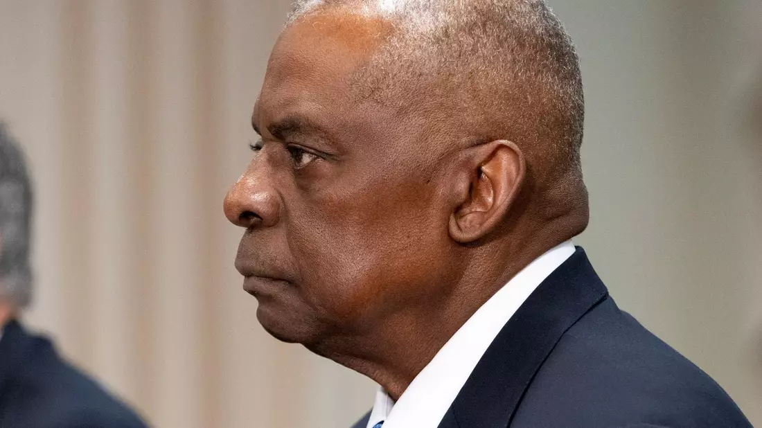 US-Außenminister Lloyd Austin stellt ein neues Militärhilfspaket für die Ukraine vor. - Bild: Jacquelyn Martin/AP/dpa