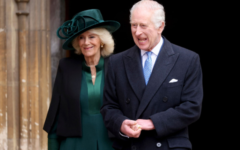 König Charles und Königin Camilla wollen am kommenden Dienstag eine Krebsklinik besuchen und sich dort mit Ärzten und Patienten treffen. - Foto: Hollie Adams/Reuters Pool/AP/dpa