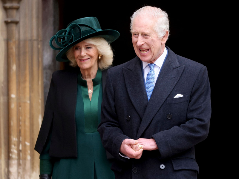 König Charles und Königin Camilla wollen am kommenden Dienstag eine Krebsklinik besuchen und sich dort mit Ärzten und Patienten treffen. - Foto: Hollie Adams/Reuters Pool/AP/dpa