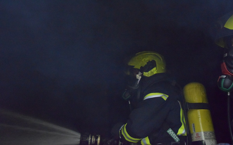 FW-OB: Nächtlicher Zimmerbrand schnell durch Feuerwehr gelöscht - Foto: presseportal.de