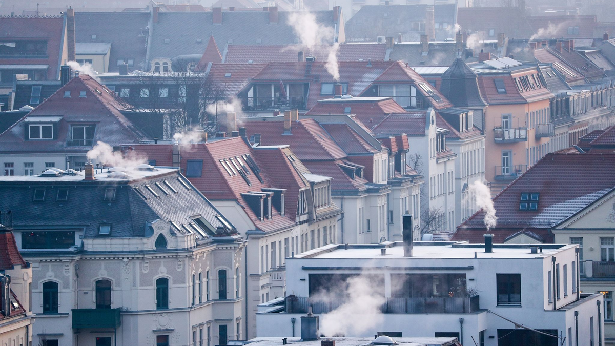 Steigende Strom- und Gaspreise und Unsicherheit infolge des Heizungsgesetzes: Die Preise für unsanierte Häuser sind zuletzt stark gefallen. Der Abwärtstrend scheint jedoch gestoppt (Symbolbild). - Foto: Jan Woitas/dpa-Zentralbild/dpa
