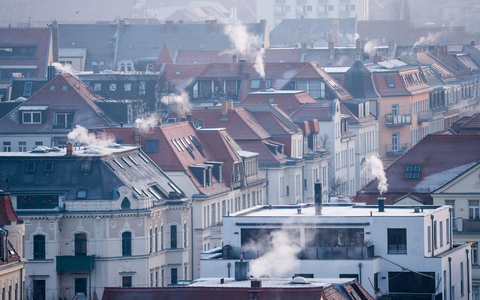 Steigende Strom- und Gaspreise und Unsicherheit infolge des Heizungsgesetzes: Die Preise für unsanierte Häuser sind zuletzt stark gefallen. Der Abwärtstrend scheint jedoch gestoppt (Symbolbild). - Foto: Jan Woitas/dpa-Zentralbild/dpa