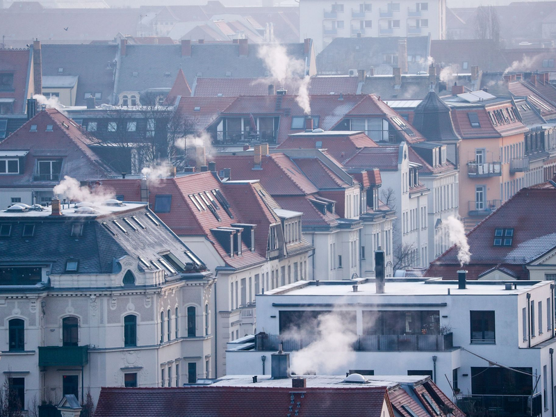 Steigende Strom- und Gaspreise und Unsicherheit infolge des Heizungsgesetzes: Die Preise für unsanierte Häuser sind zuletzt stark gefallen. Der Abwärtstrend scheint jedoch gestoppt (Symbolbild). - Foto: Jan Woitas/dpa-Zentralbild/dpa