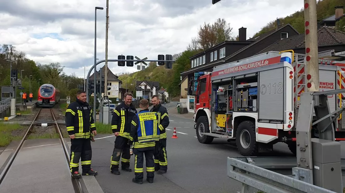 FW Schalksmühle: Zwischenfall auf Bahnstrecke / Feuerwehr betreut Fahrgäste - Bild: presseportal.de