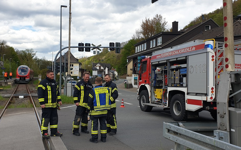 FW Schalksmühle: Zwischenfall auf Bahnstrecke / Feuerwehr betreut Fahrgäste - Foto: presseportal.de